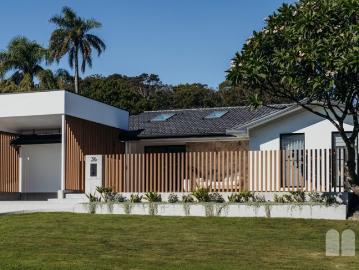 Stunning renovation, sophisticated indoor/outdoor living & entertaining