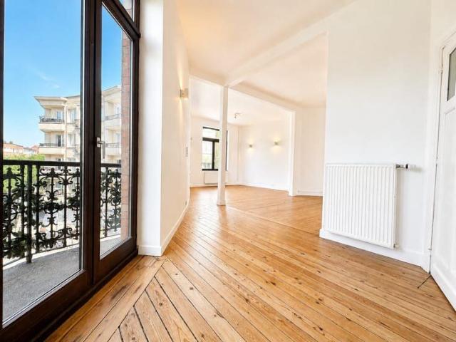 STUNNING, RECENTLY RENOVATED 3 BEDROOM DUPLEX ETTERBEEK