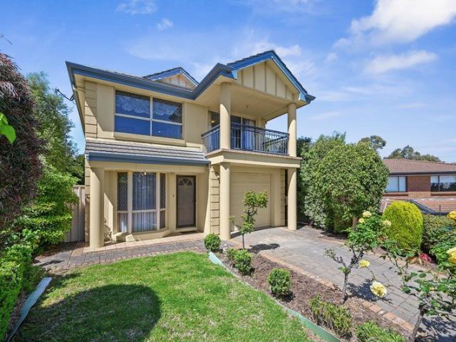 Stunning Reservoir Views & Effortless Living in Aberfoyle Park