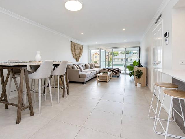 Stunning Resort Style Apartment walking distance to beach