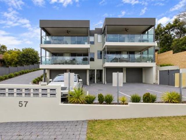 Stunning Resort Style Apartment walking distance to beach