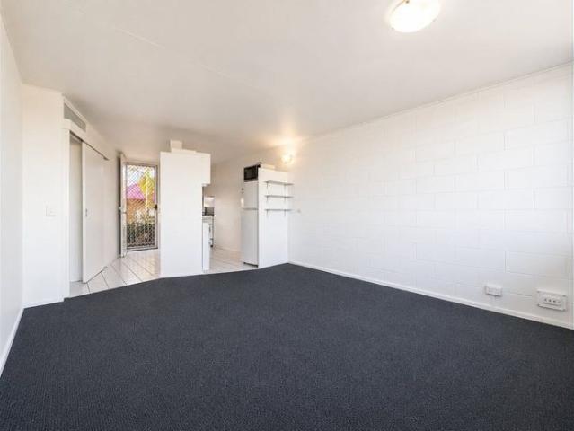 STUNNING RIVER VIEW IN THE HEART OF HIGHGATE HILL