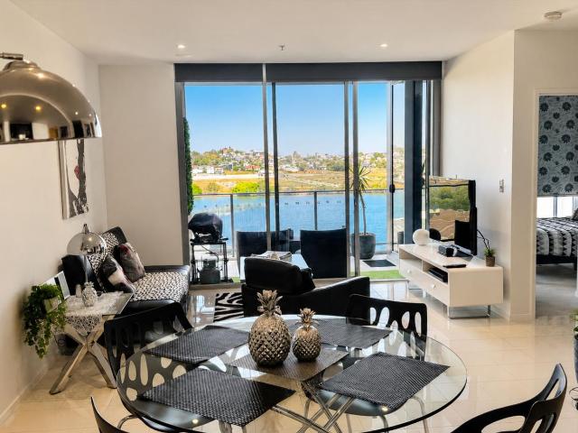 Stunning River Views | Fully Furnished 1 Bedroom & 1 Big Study Apartment in Hamilton