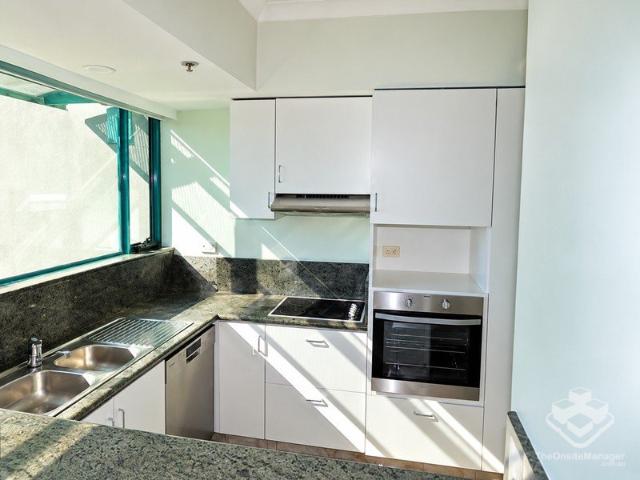 Stunning Riverfront Apartment with Spectacular City & River Views