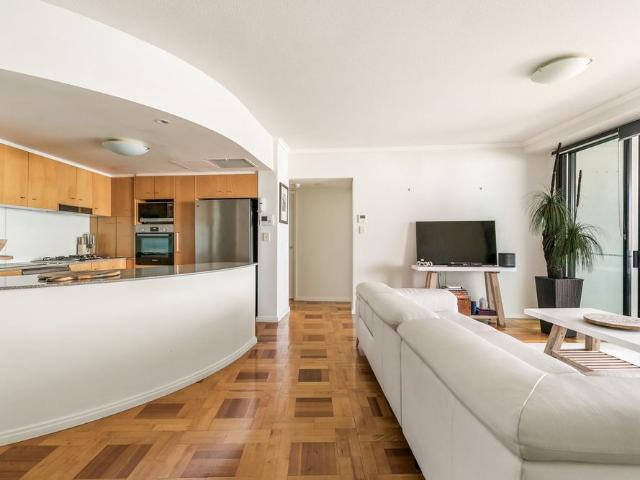 Stunning Riverfront Luxury Apartment in Freshwater Apartments