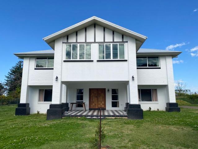 Stunning Riverside Home | 3 5 Lawson Street, Frederickton| $1,200 per week | 5 Bedrooms | 5 Bathrooms | Macleay River Views | Long Lease Available