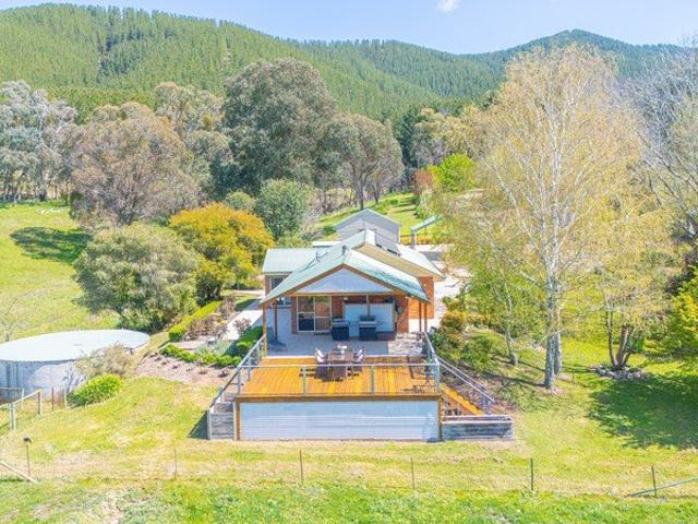 Stunning Rosewhite Valley Views & Country Lifestyle
