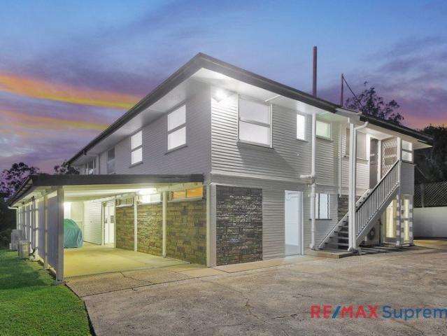 Stunning Scenic View Family Home in Peaceful Street