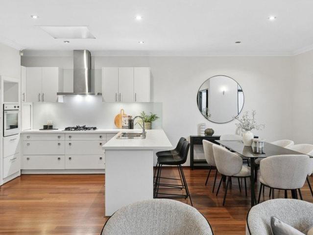 STUNNING SANCTUARY WITH FLEXIBLE LIVING