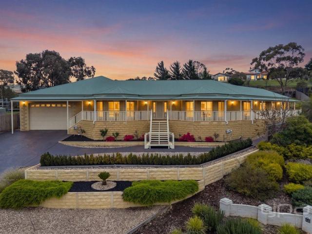 STUNNING SANDSTONE CRAFTED FAMILY HOME ON MASSIVE BLOCK!