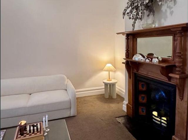 STUNNING SANDSTONE VILLA 4 BED, SPACIOUS, PRIVATE $850 P/W