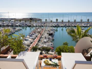 Stunning sea views over marina with swimmingpool