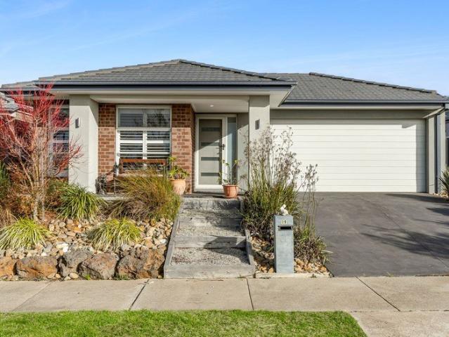 Stunning Seachange Home in Sought after Estate