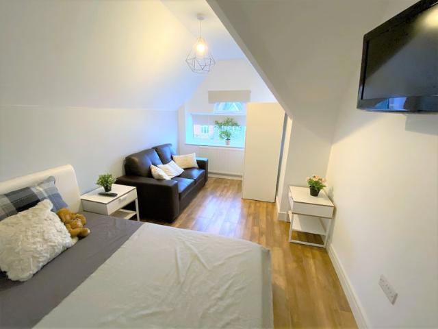 Stunning Self Contained Studio