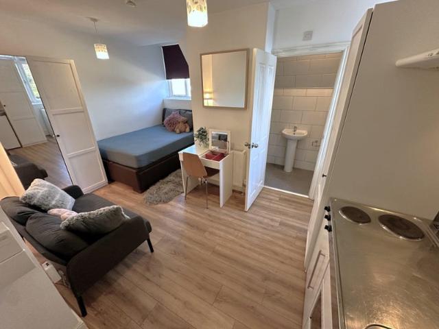 Stunning Self Contained Studio Apartment