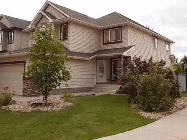 Stunning Single Family Home with Fully Finished Basement in Blackmud Creek Area — 5 Bedrooms+ Den House