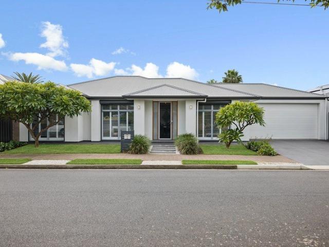 STUNNING SINGLE LEVEL COURTYARD HOME with DOUBLE GARAGE