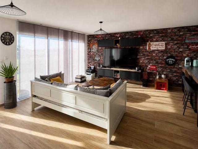 Stunning Single Storey Home 4 Bedrooms 136m2 Bright Living Spaces Double Garage