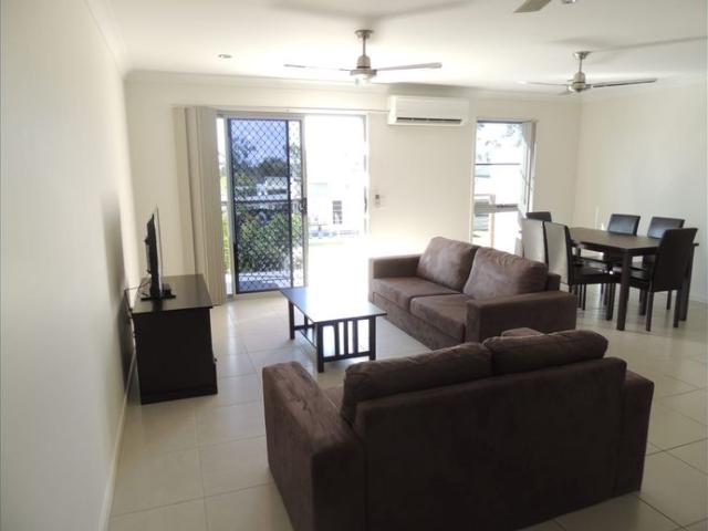 STUNNING & SPACIOUS 2 BEDROOM TOWNHOUSE FURNISHED