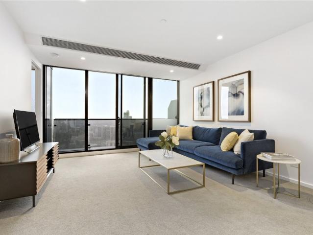 Stunning & spacious 3 bedroom apartment in the heart of Southbank!