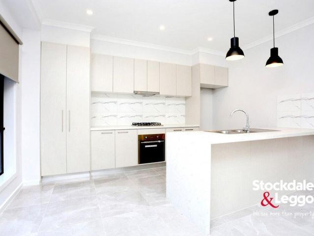 Stunning & Spacious 3 Bedroom Townhouse