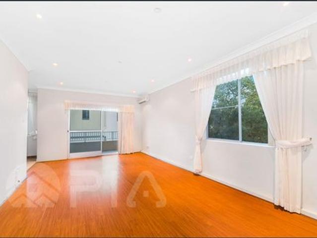 Stunning Spacious 3 bedroom unit