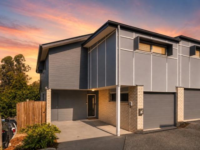 Stunning Spacious Town Home!