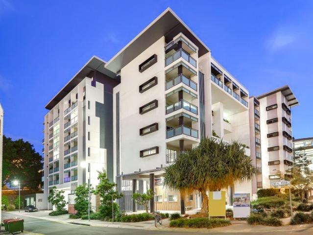 Stunning & Spacious Apartment In Blue Chip Bowen Hills Pocket!