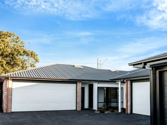 Stunning, Spacious Contemporary Unit