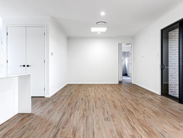 Stunning, Spacious Contemporary Unit