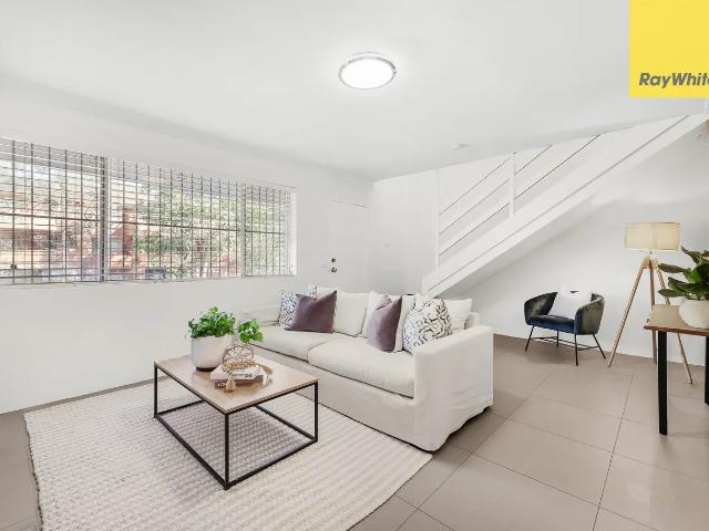 STUNNING, SPACIOUS & CONVENIENT THREE BEDROOM TOWNHOUSE MUST SEE AS WONT LAST LONG