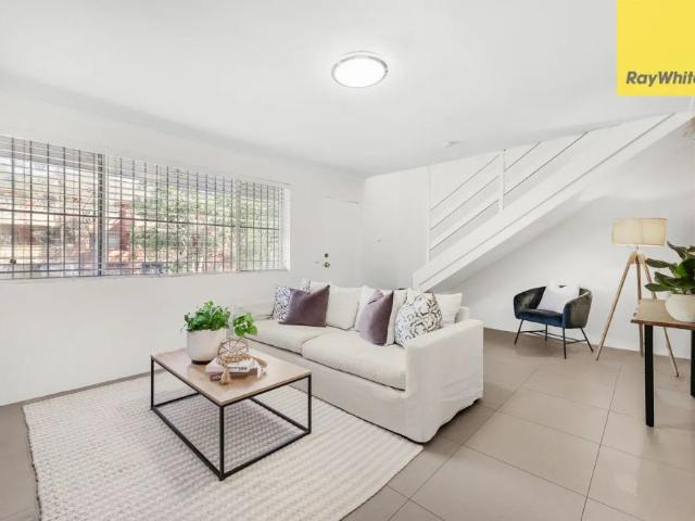 STUNNING, SPACIOUS & CONVENIENT THREE BEDROOM TOWNHOUSE MUST SEE AS WONT LAST LONG