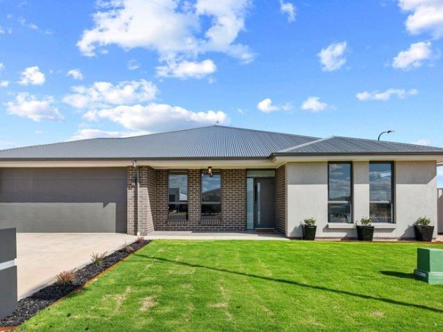 Stunning, Spacious Executive Statesman Home