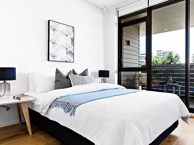 Stunning spilt level two bed room Town house available now!