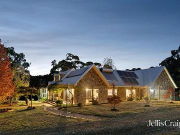 Stunning stone cottage surrounded by native bushland & wildlife