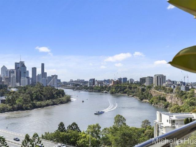 Stunning Story Bridge & River Views!
