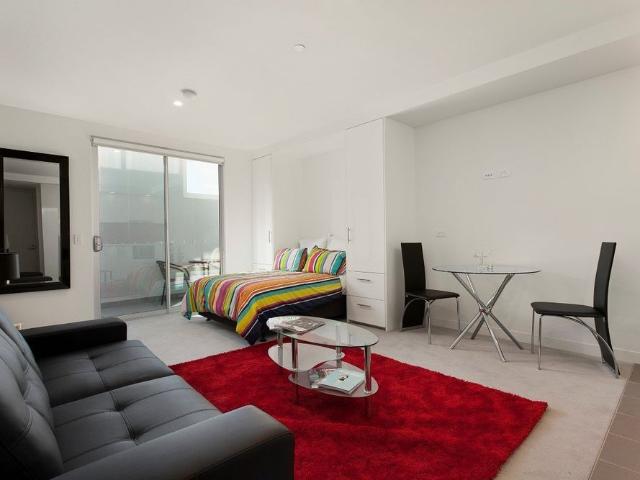 STUNNING STUDIO APARTMENT OPPOSITE ROYAL EXHIBITION BUILDINGS