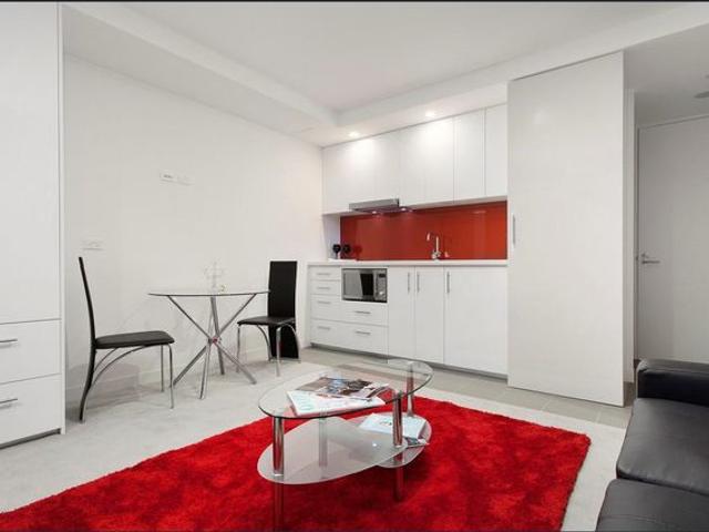 STUNNING STUDIO APARTMENT OPPOSITE ROYAL EXHIBITION BUILDINGS