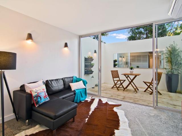 Stunning Studio Apartment in Cosmopolitan Hub