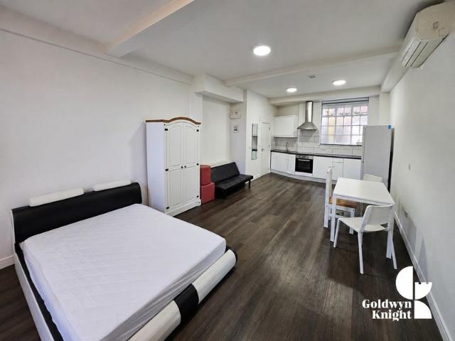 Stunning Studio Available in SE20