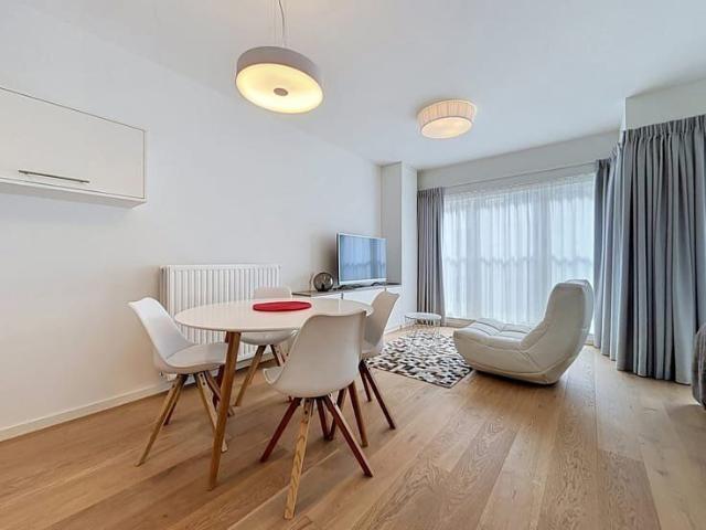 Stunning studio flat furnished with a terrace! Near Schum