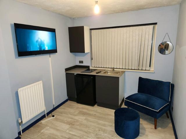 Stunning Studio Flat in Vibrant Area Low Deposit
