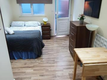 Stunning Studio next to Kilburn Metro Has an Apartment