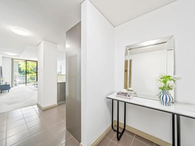 Stunning| Stylish | Spacious| Panoramic water views | 2 Bedder Apartment in Ryde