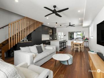 Stunning & Stylish 3 Level Townhome with Premium Finishes Ready 15th July