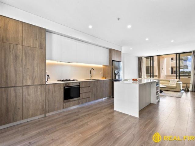 Stunning & Sunlit 2 Bedroom Apartment with Dual Balconies in Olympic Park