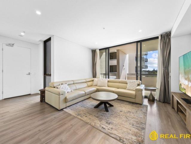 Stunning & Sunlit 2 Bedroom Apartment with Dual Balconies in Olympic Park