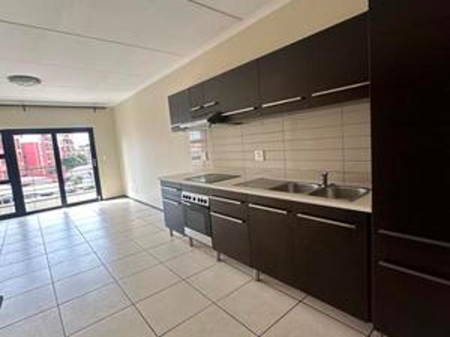 stunning sunny 2 bedroom 2 bathroom.