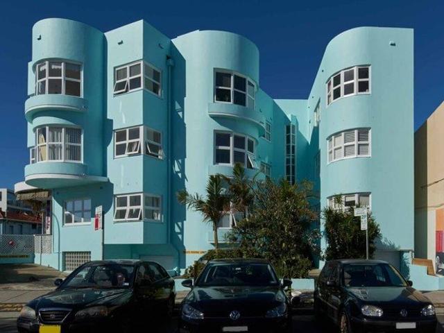 Stunning Surfside Art Deco Apartment In Prime North Bondi Setting