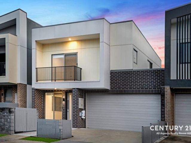Stunningly Modern Design In Prime Location!